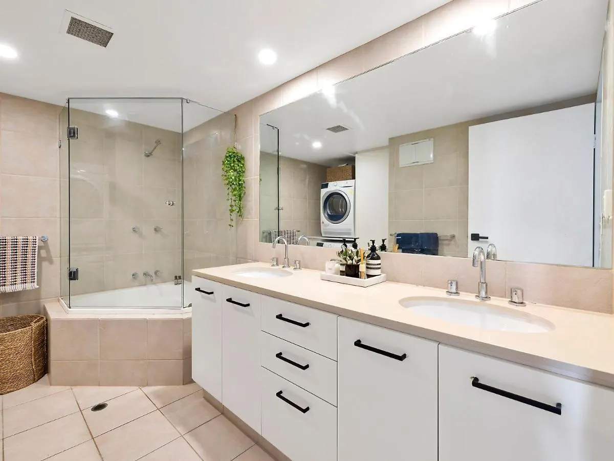 Апартаменты Unit 4 5 Tingira Cres Санрайз-Бич
